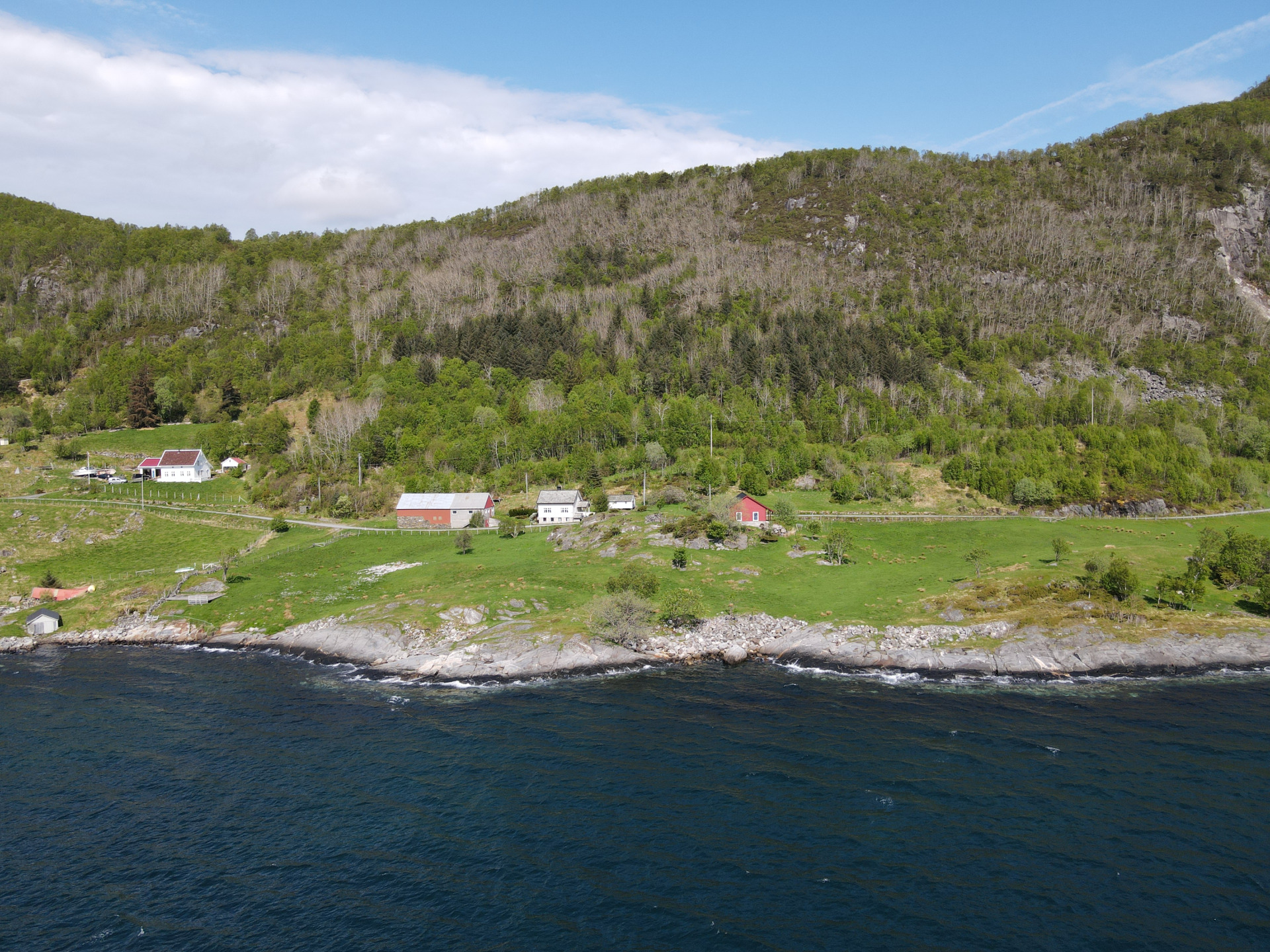 Visning søndag 18. juni. Almestranda med si sørvendte plassering og milde klima.